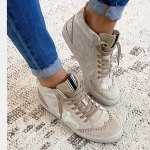 Mid Top Star sneaker size 10